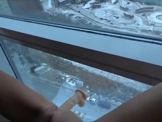 Grand AMATEUR WIFE FUCKING LARGE DILDO ON WINDOW ABOVE THE FALLS