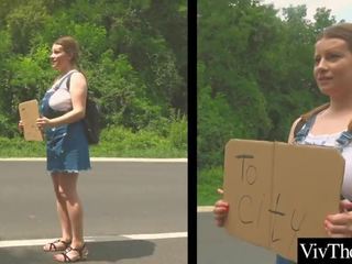 Еротичен лесбийки кирки нагоре inviting hitch hiker и пиеси с тя