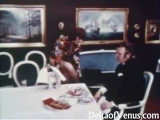 Rocznik wina x oceniono klips 1960s - włochate ripened brunetka - tabela na trzy