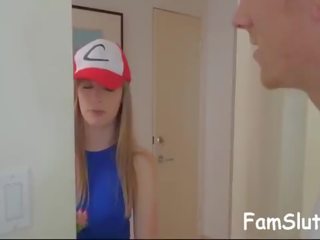 Nerdy bước đi sis thổi em trai vì pokemon đi | famslut.com