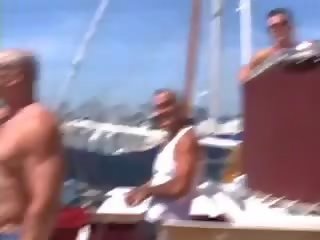 Carmen hayes baisée sur une bateau