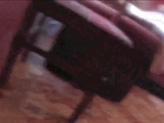 Zoon betrapt splendid stap mam masturberen op spion camera onder tafel wanneer stealling