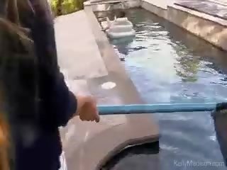 Enorme dai seni moglie canzonatura suo marito da il piscina