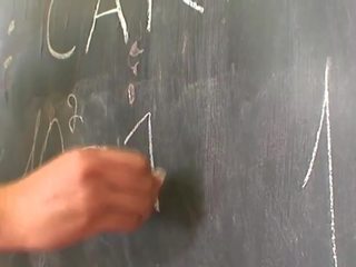 Pechugona profesora utilizando su perra a castigar estudiante: hd xxx vídeo 5a