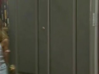 ডেভন আচ্ছাদন thumps একটি ভয়ঙ্কর গাঁইট সব insupple মধ্যে তার জবজবে অবিশ্বাস্য মুখ