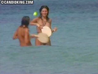 Úprimný milfka mama nahý na the nahé pláž s ju syn!